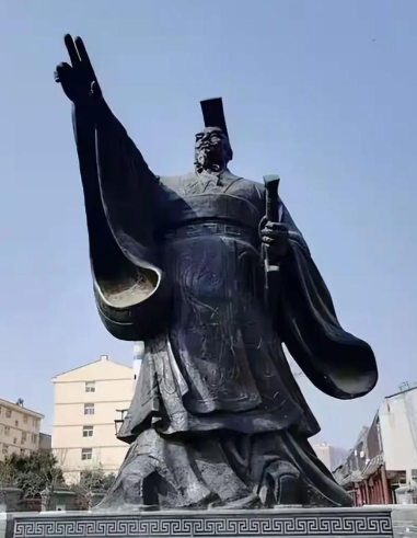 血脉相连与历史接力：秦穆公与秦襄公的家族传承与国运奠基